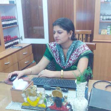 DR. NEHA NAGAR DR. NEHA NAGAR